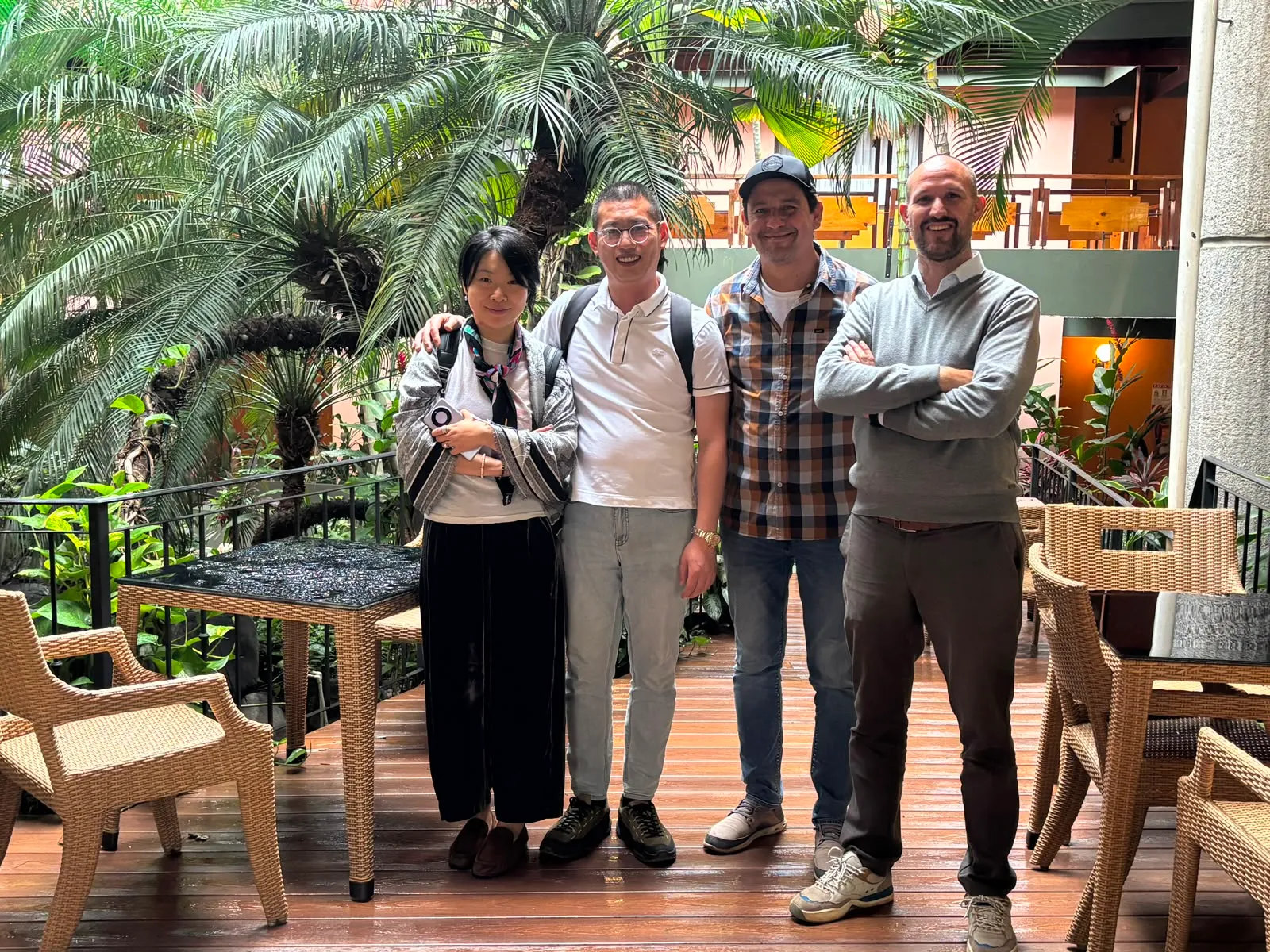 Reunion con DONGHENG, fabricante de granalladoras